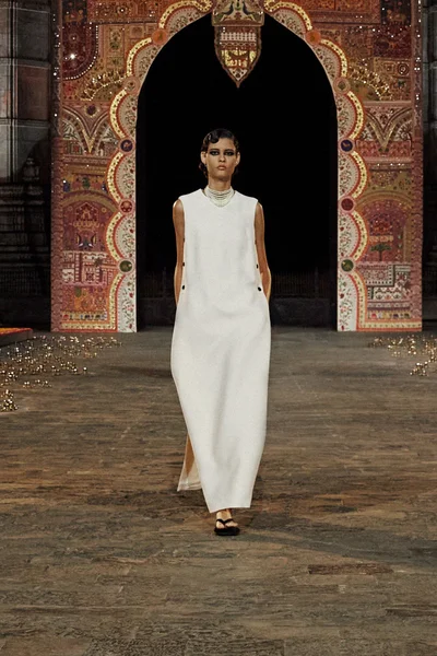 Look 11